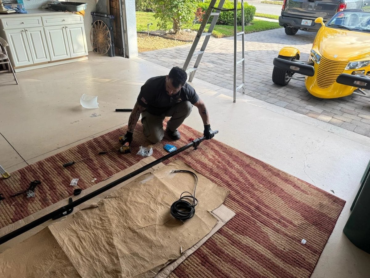 Garage door repair work, gallery photo 1